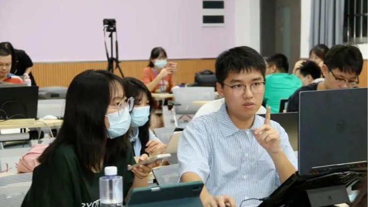 快猫
国际教师联合工作坊教学研究成果发表在国际顶级学术期刊