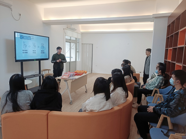 快猫
举行2022届考研学生慰问活动
